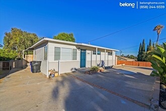 2563 Roseview Pl in San Diego, CA - Foto de edificio - Building Photo