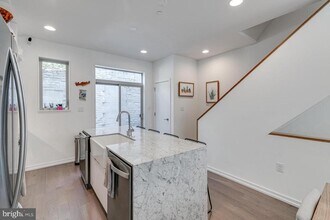 938 N Leithgow St in Philadelphia, PA - Building Photo - Building Photo