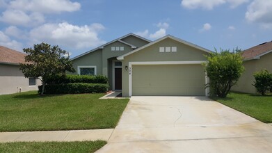 324 Dahoon Holly Dr in Daytona Beach, FL - Building Photo - Building Photo