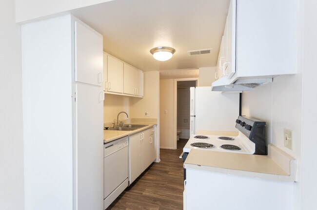 Mont 44 Apartments in Albuquerque, NM - Building Photo - Building Photo