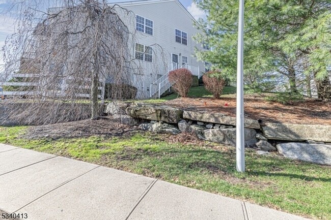 902 Wendover Ct in Randolph, NJ - Building Photo - Building Photo