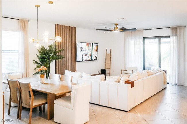 14470 Secret Garden Cove in Ft. Myers, FL - Foto de edificio - Building Photo