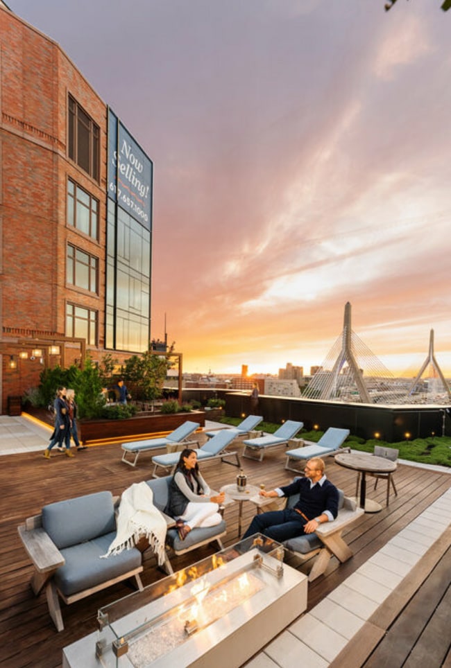 property at 100 Lovejoy Wharf