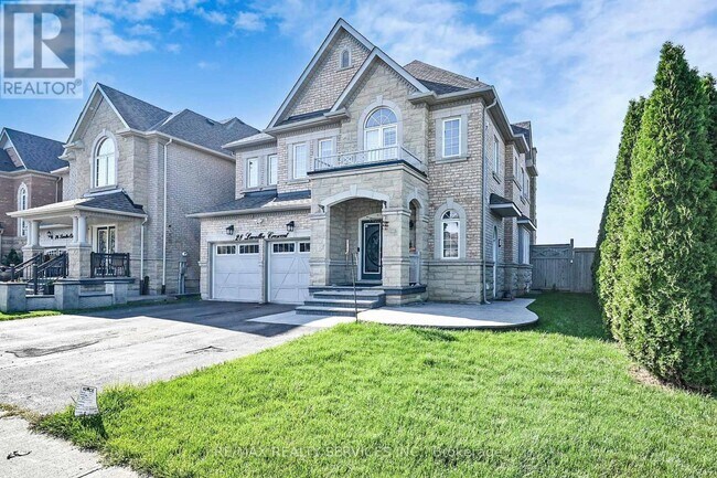 28 Lavallee Cres in Brampton, ON - Building Photo - Building Photo