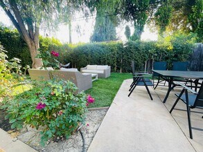 17946 Valley Vista Blvd in Encino, CA - Building Photo - Building Photo