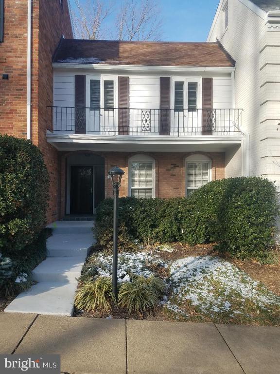 property at 1152 Wimbledon Dr