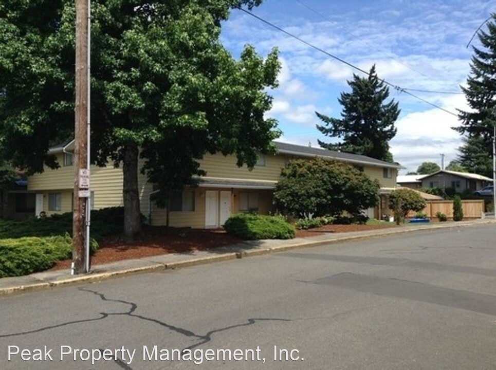 445 SW Elm Rd in Estacada, OR - Building Photo