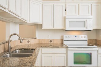River Oaks Villas in Perrysburg, OH - Foto de edificio - Interior Photo