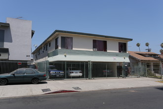 147 N Mariposa Ave in Los Angeles, CA - Building Photo - Primary Photo