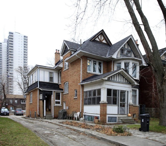 136 Hillsdale Ave in Toronto, ON - Building Photo - Primary Photo