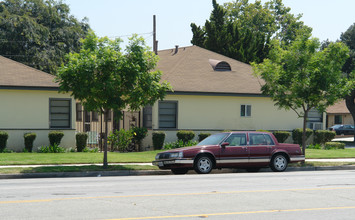 1716 W Victory Blvd in Burbank, CA - Building Photo - Building Photo