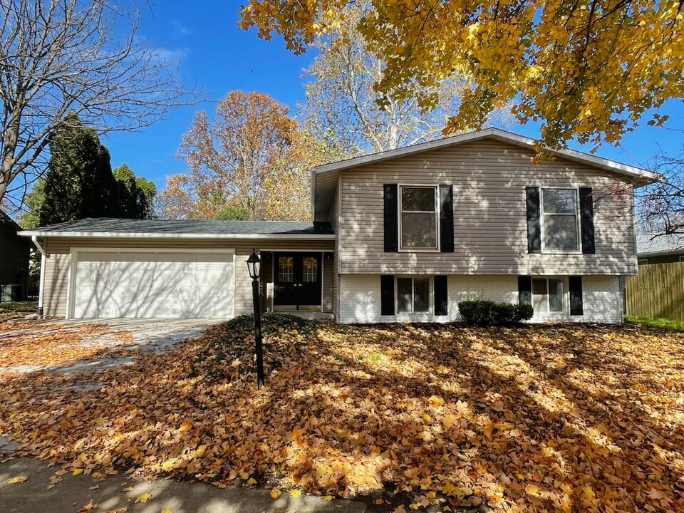 2110 Barberry Dr in Champaign, IL - Foto de edificio
