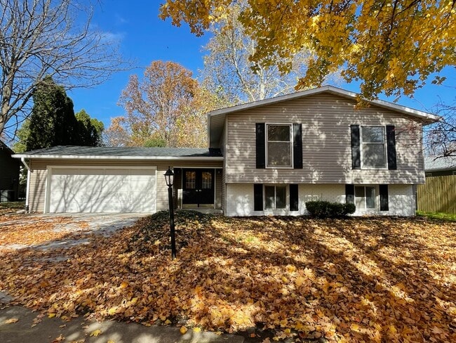 2110 Barberry Dr