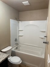 400 Fairway Dr in Modesto, CA - Building Photo - Building Photo