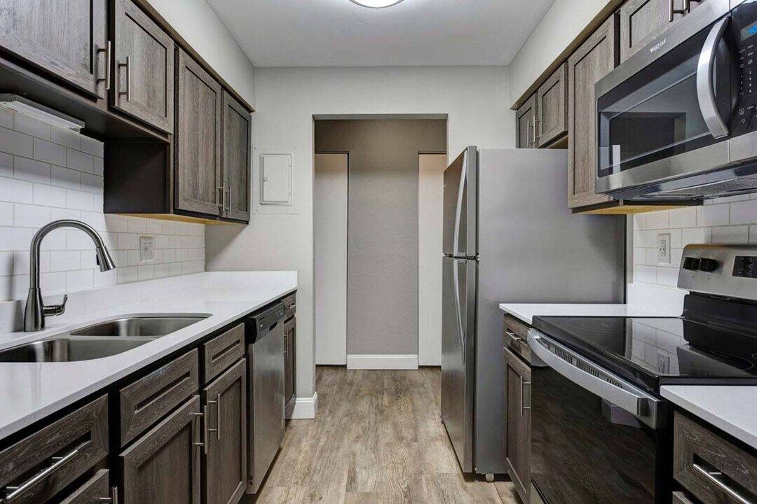 Glen Oaks East Apartments in Grand Rapids, MI - Building Photo