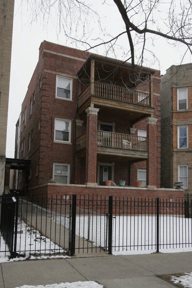 4027 N Kenmore Ave in Chicago, IL - Foto de edificio - Building Photo