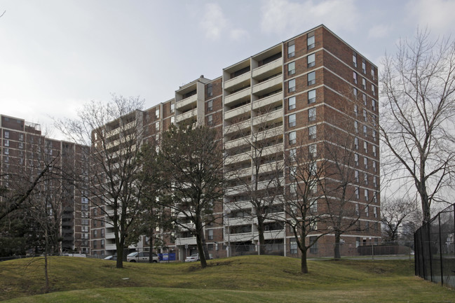 3120 Kirwin Ave in Mississauga, ON - Building Photo - Building Photo