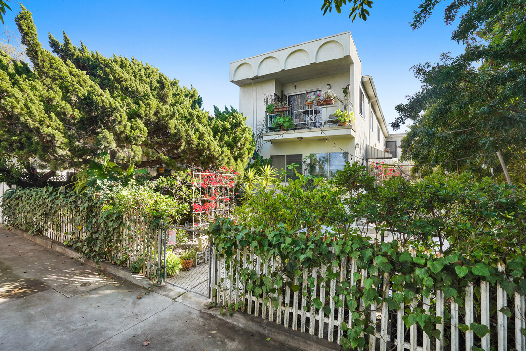 34 Ozone Ave in Venice, CA - Building Photo