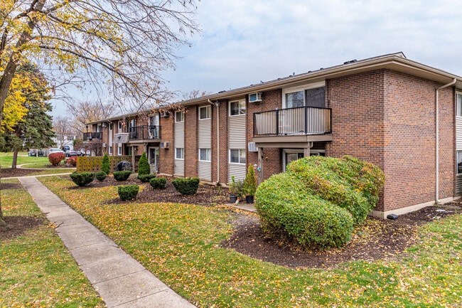 Lisle Place Condominiums