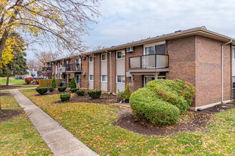 Lisle Place Condominiums in Lisle, IL - Building Photo - Primary Photo