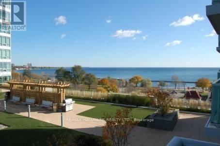 1910-1910 Lake Shore Blvd W in Toronto, ON - Building Photo