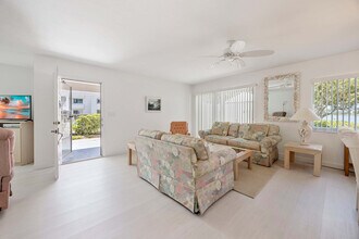3100 Kings Lake Blvd in Naples, FL - Building Photo - Building Photo