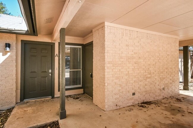 1402 Waterloo Tr in Austin, TX - Building Photo - Building Photo