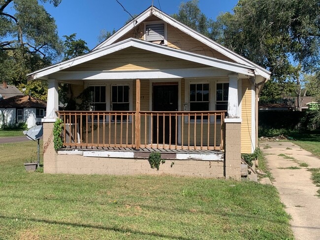 property at 1017 W Brons Ave