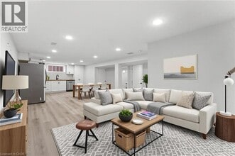 25 Castlefield Dr in Hamilton, ON - Building Photo - Building Photo