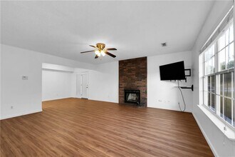 758 W Poplar St in Fayetteville, AR - Building Photo - Building Photo