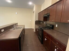 618 Shady Lake Dr in New Caney, TX - Foto de edificio - Building Photo