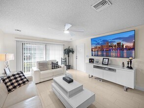 4751 Storkwood Way in Boynton Beach, FL - Building Photo - Building Photo