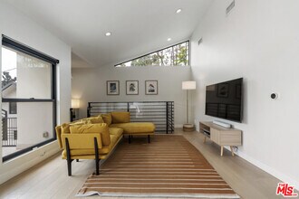 3923 Fernwood Ave in Los Angeles, CA - Building Photo - Building Photo