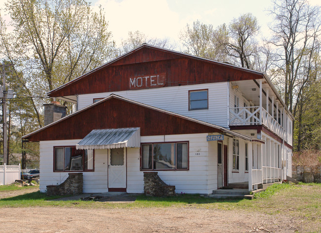 180 E Fairmount Ave in Lakewood, NY - Building Photo - Building Photo