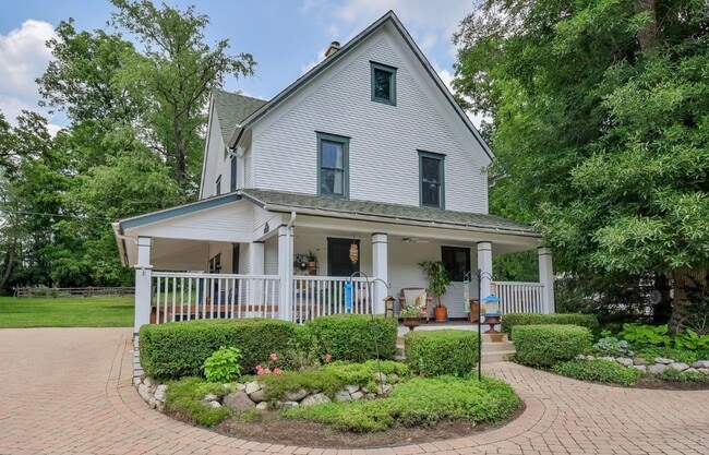 6N201 Denker Rd, Unit Farm House in St. Charles, IL - Building Photo - Building Photo