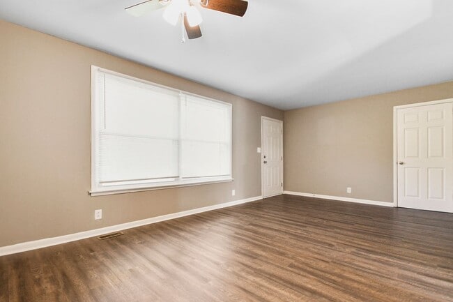 604 Mayflower St in Clarksville, TN - Building Photo - Building Photo