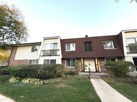 3026 Roberts Dr in Woodridge, IL - Building Photo