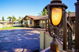 68 Bonita Rd in Chula Vista, CA - Building Photo