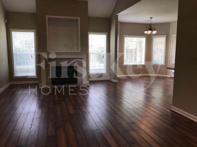 995 Nesting Wood Cir W in Memphis, TN - Building Photo - Building Photo