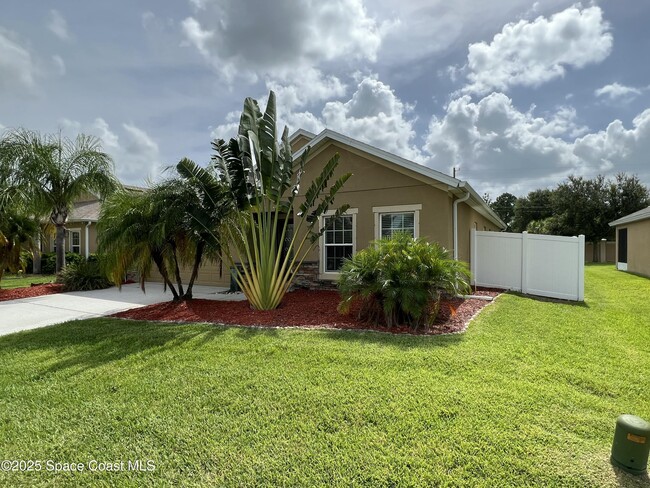 2070 Snapdragon Dr NW in Palm Bay, FL - Building Photo - Building Photo