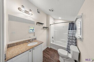 306 Courthouse St in Port Allen, LA - Foto de edificio - Building Photo