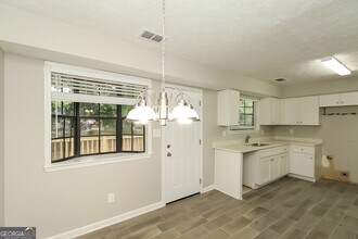 8070 Linda Ct in Jonesboro, GA - Building Photo - Building Photo