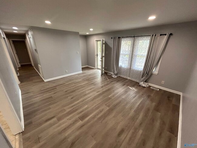 6202 Valley Park Dr NW in Huntsville, AL - Building Photo - Building Photo