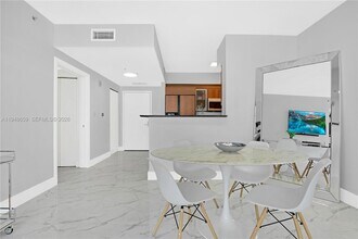 335 S Biscayne Blvd, Unit 4104 in Miami, FL - Foto de edificio - Building Photo