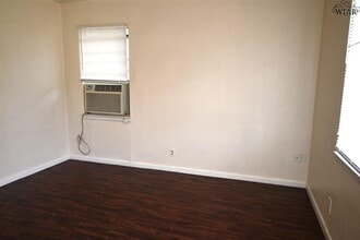 1421 Harris Ln in Wichita Falls, TX - Building Photo - Building Photo