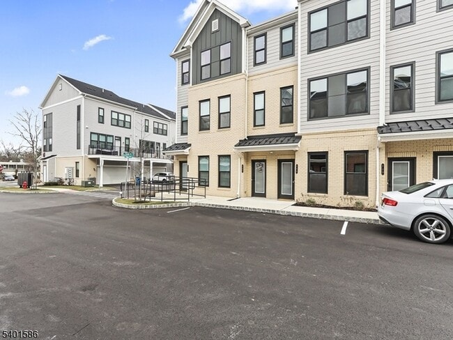 715 Parker Blvd in West Windsor Township, NJ - Foto de edificio - Building Photo