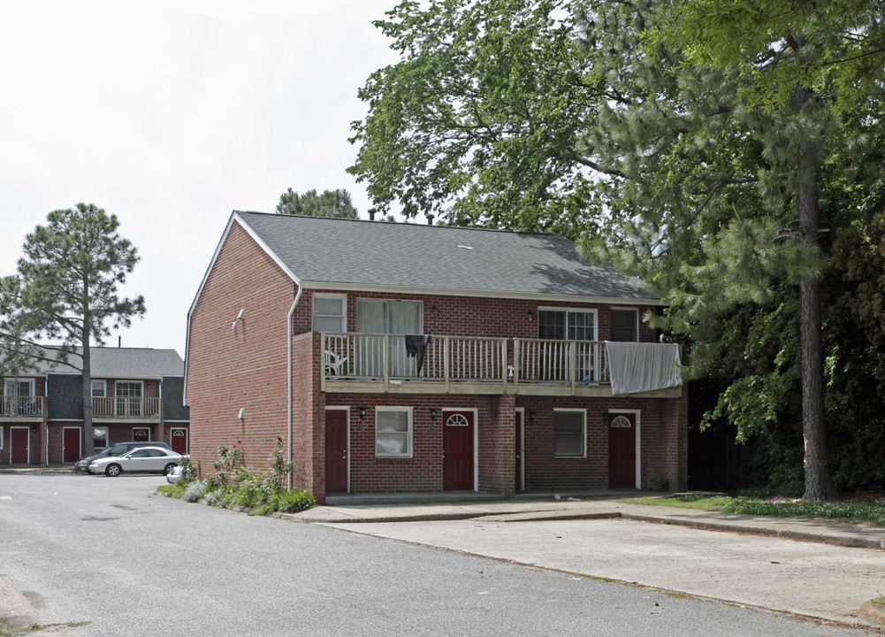 Queen's Landing Apartments in Hampton, VA - Building Photo