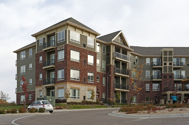 Eagan Pointe Senior Living in Eagan, MN - Foto de edificio - Building Photo