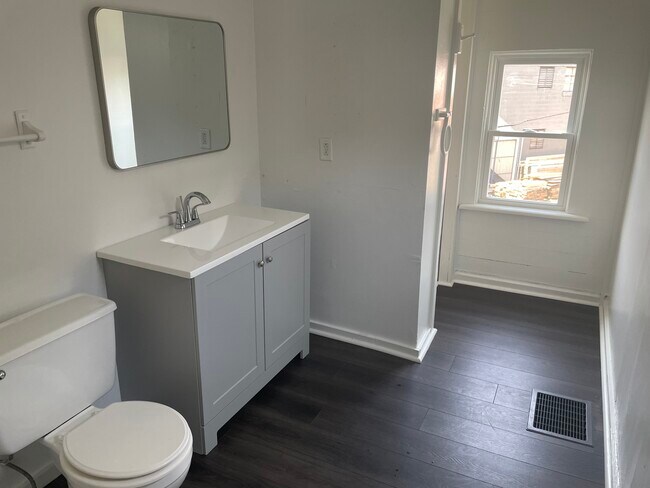 38 Comfort St, Unit UP in Rochester, NY - Foto de edificio - Building Photo
