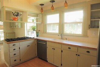 276 S Second St in Lebanon, OR - Building Photo - Building Photo